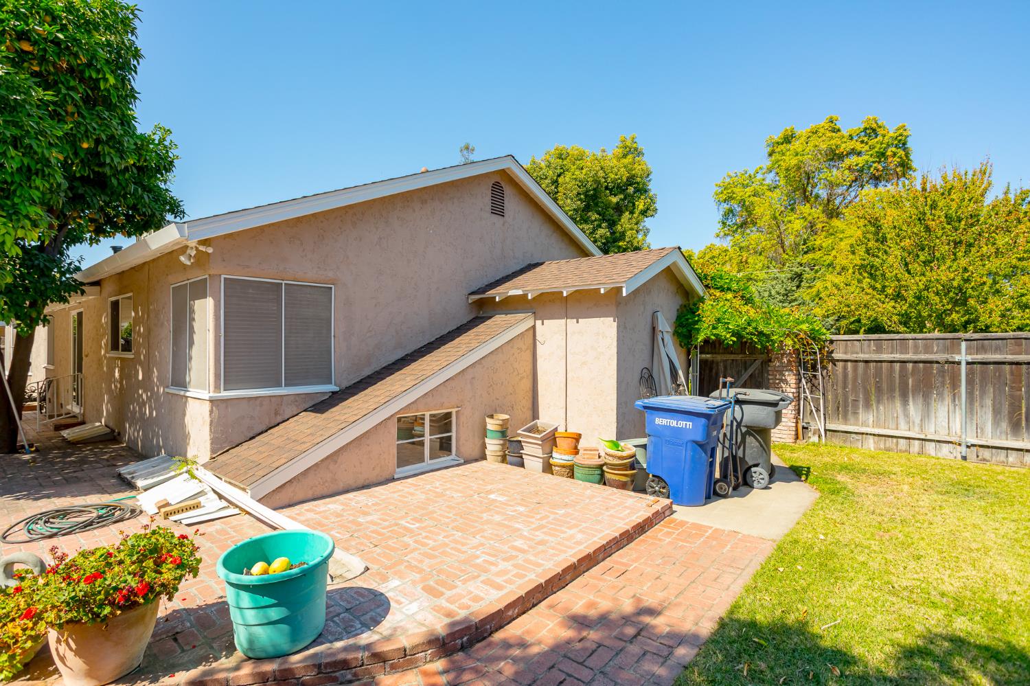 612 Hilton St, Modesto, CA 95350