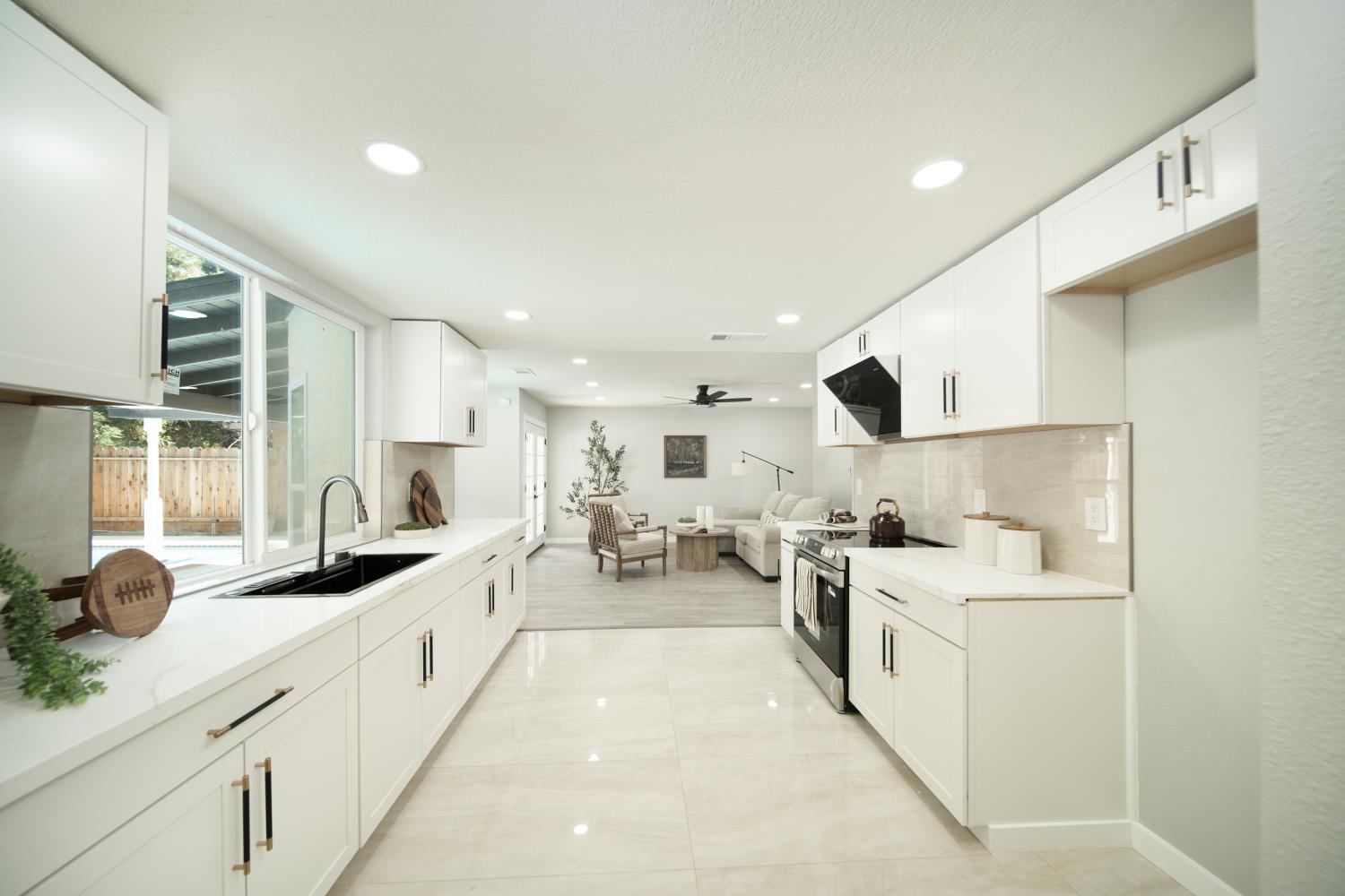 1724 Bergen Dr, Modesto, CA 95350