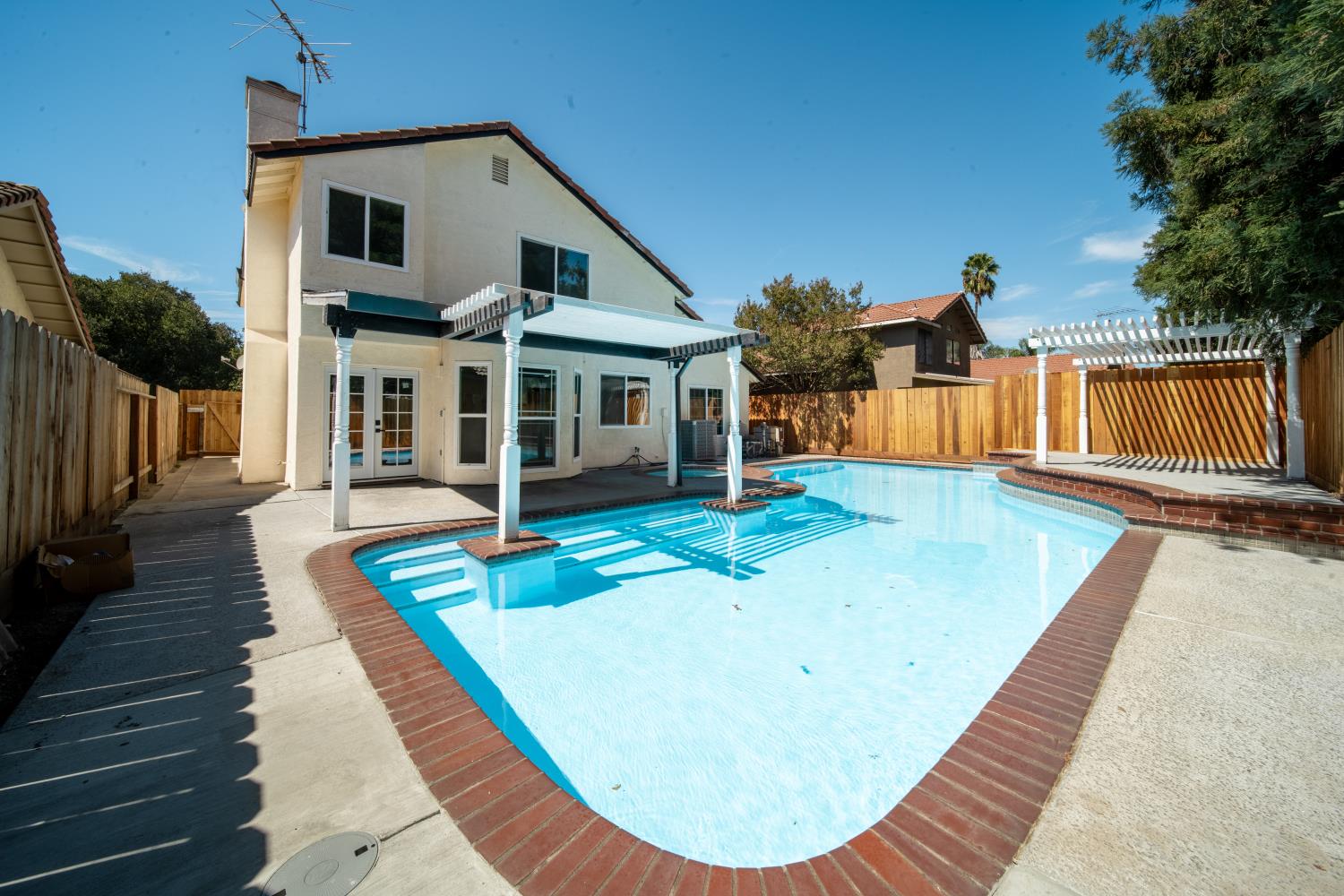 1724 Bergen Dr, Modesto, CA 95350
