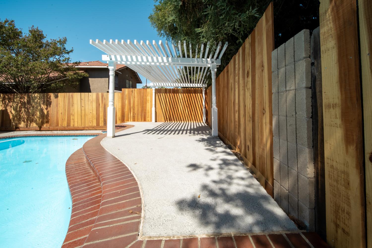 1724 Bergen Dr, Modesto, CA 95350