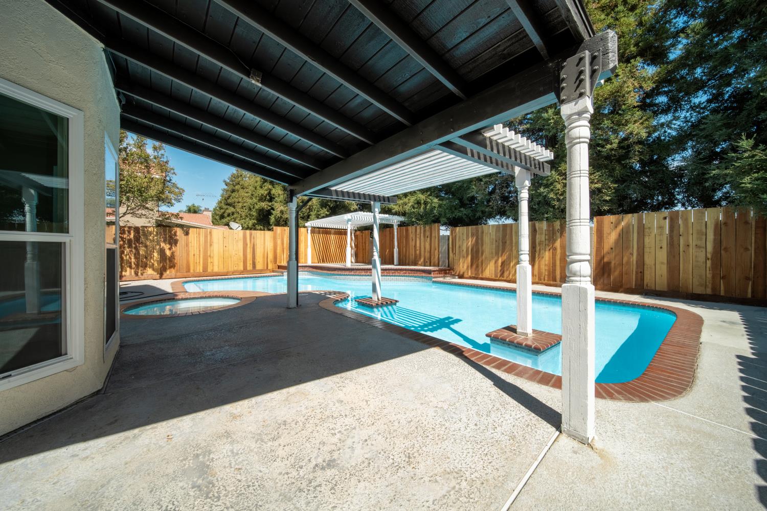 1724 Bergen Dr, Modesto, CA 95350