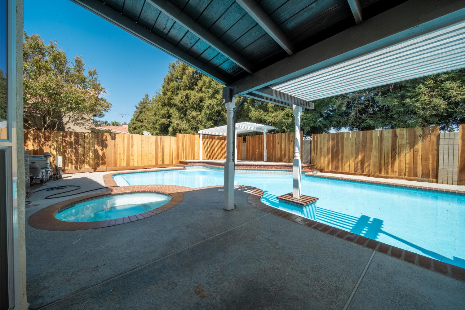 1724 Bergen Dr, Modesto, CA 95350
