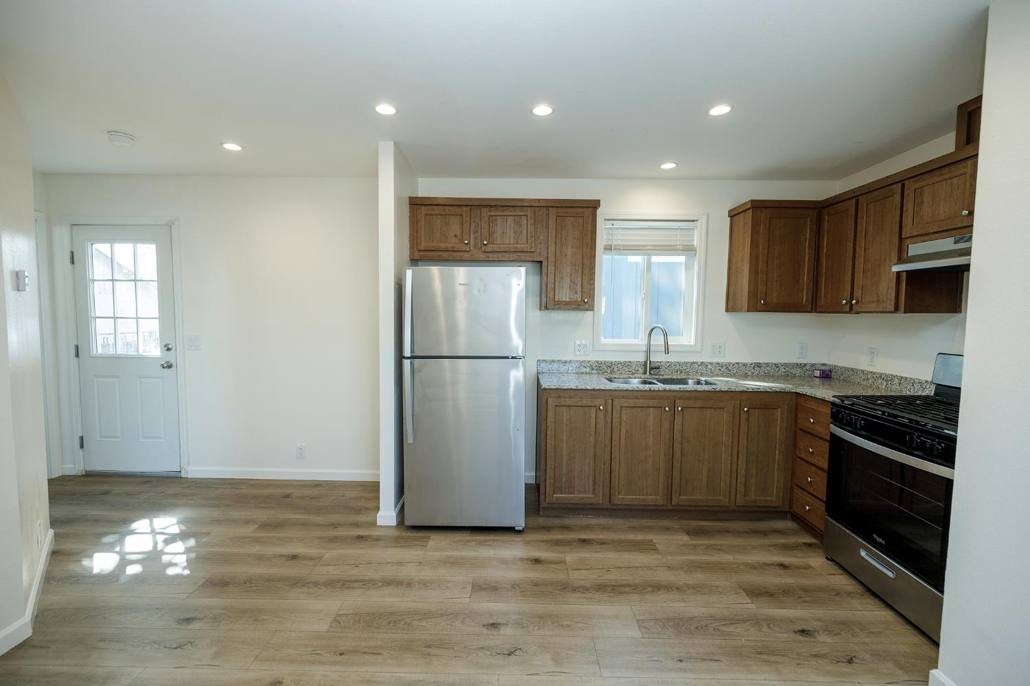 927 E F St #4, Oakdale, CA 95361