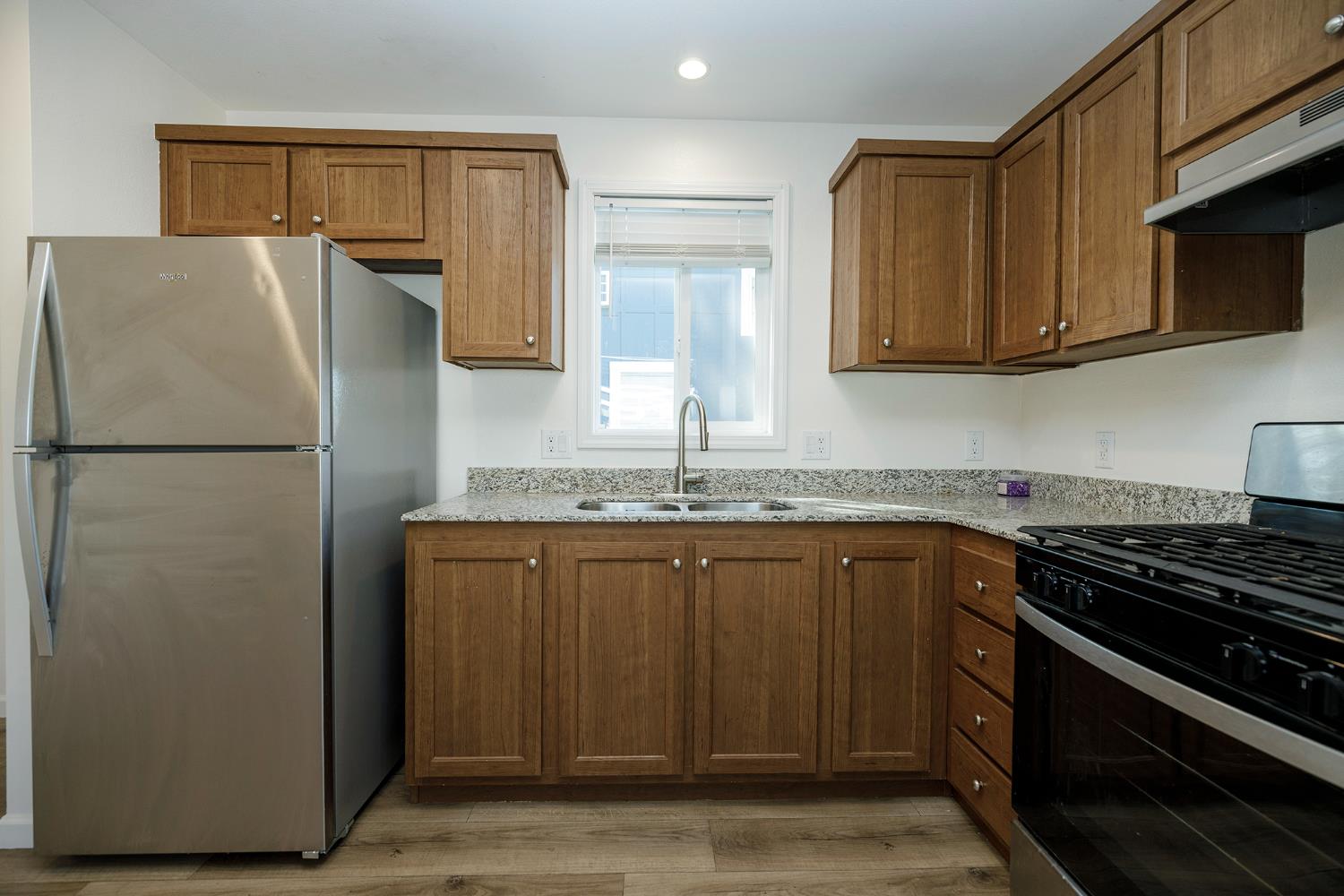927 E F St #4, Oakdale, CA 95361