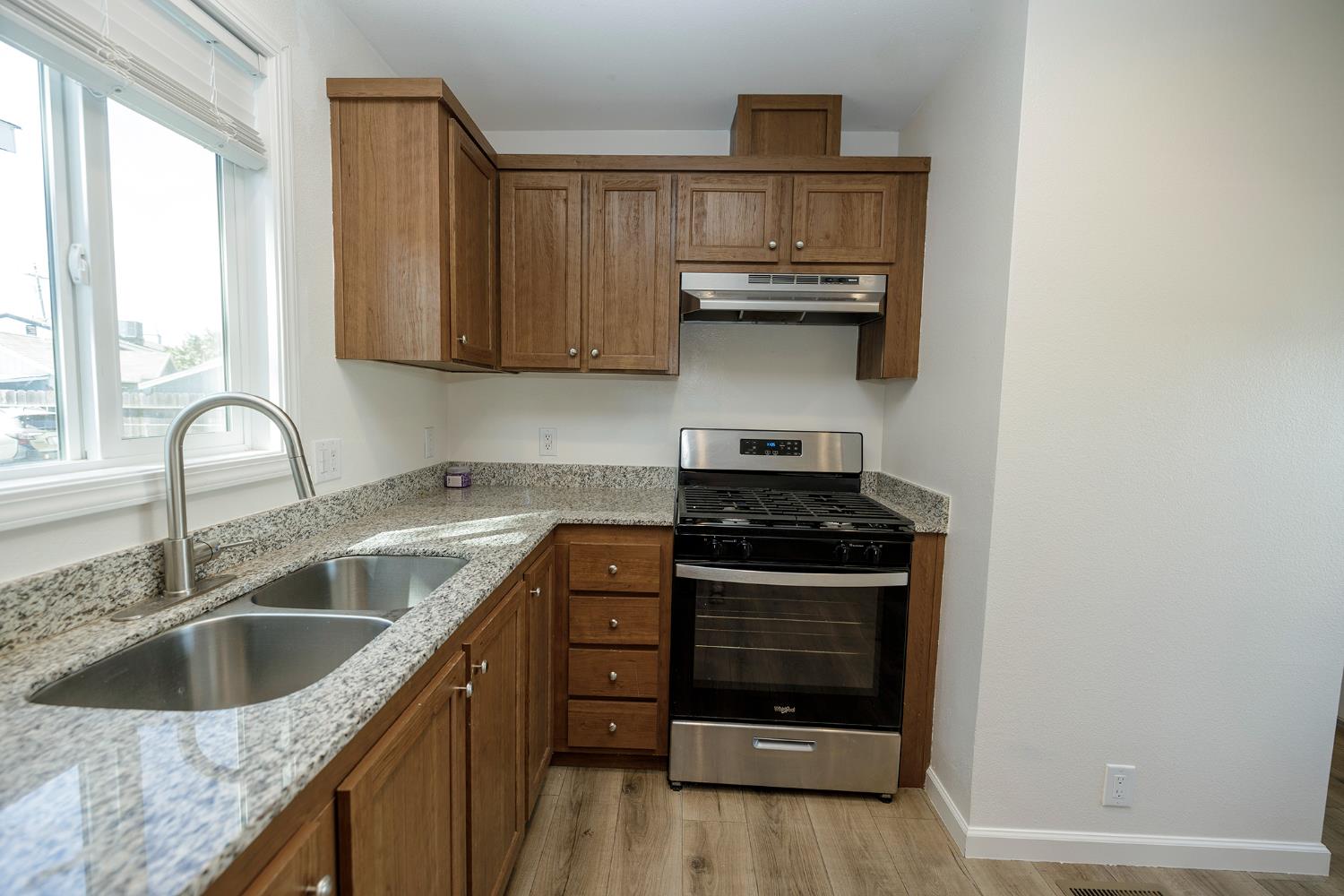 927 E F St #4, Oakdale, CA 95361