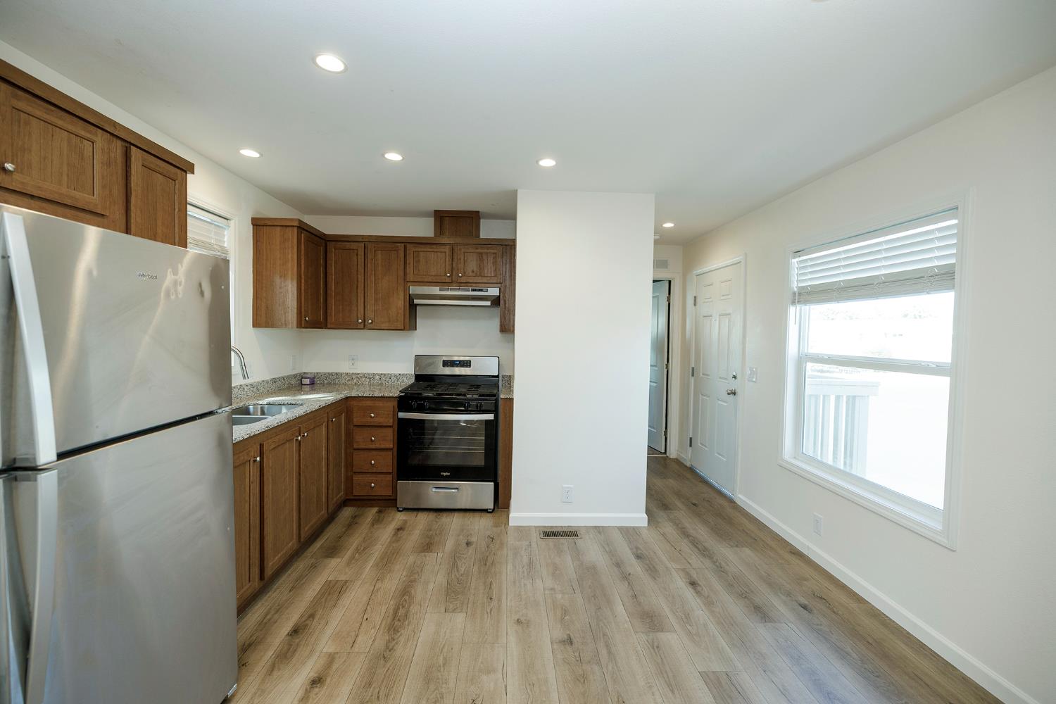 927 E F St #4, Oakdale, CA 95361