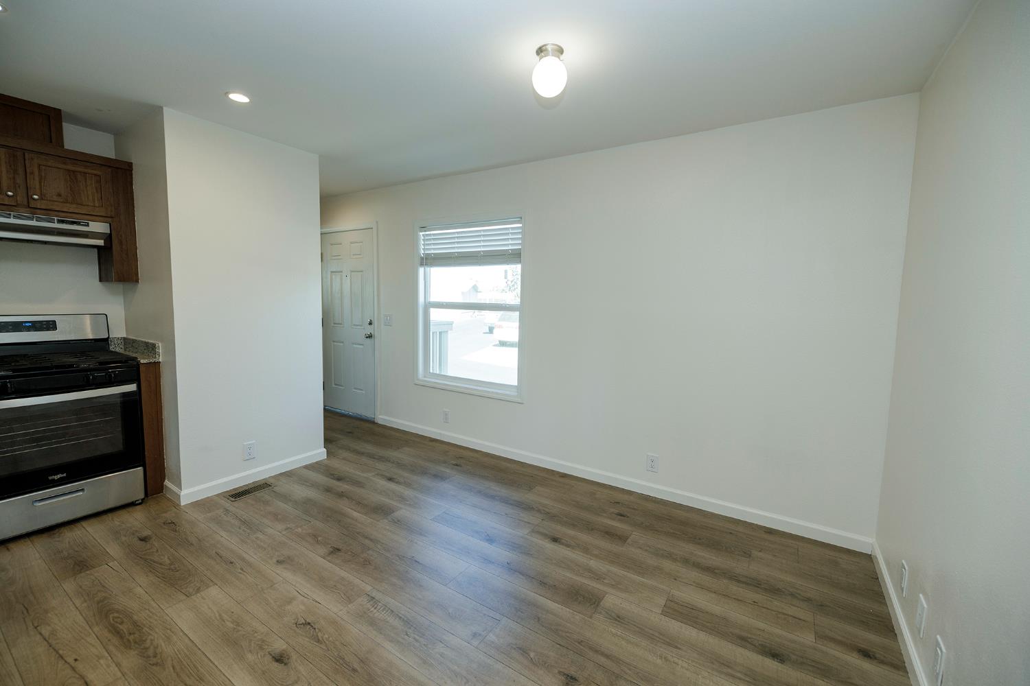 927 E F St #4, Oakdale, CA 95361
