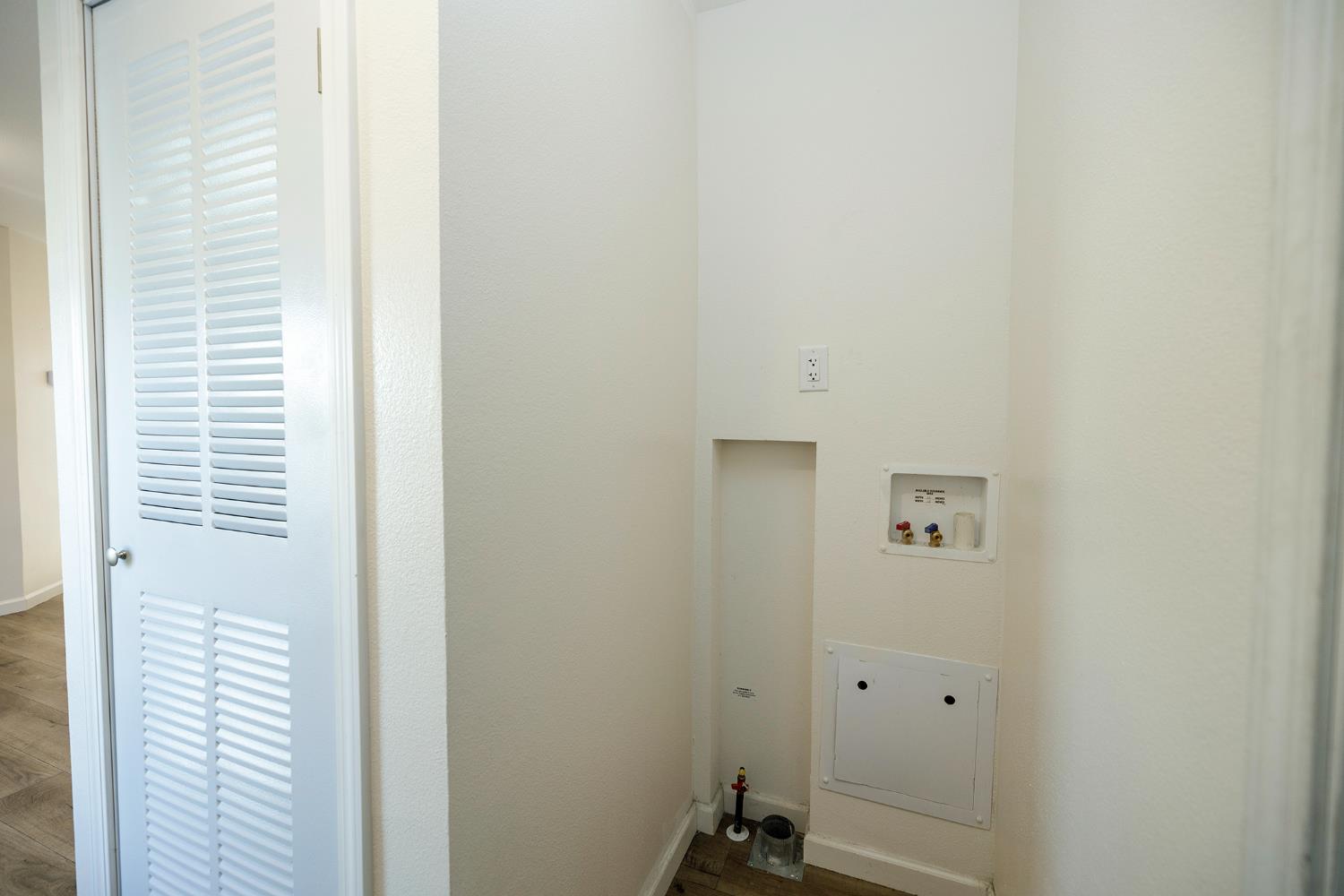 927 E F St #4, Oakdale, CA 95361