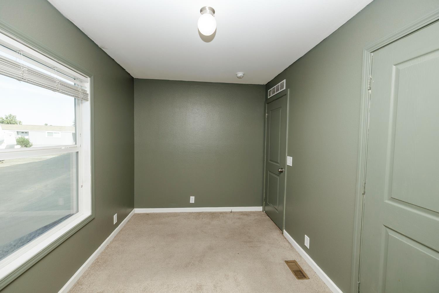 927 E F St #4, Oakdale, CA 95361