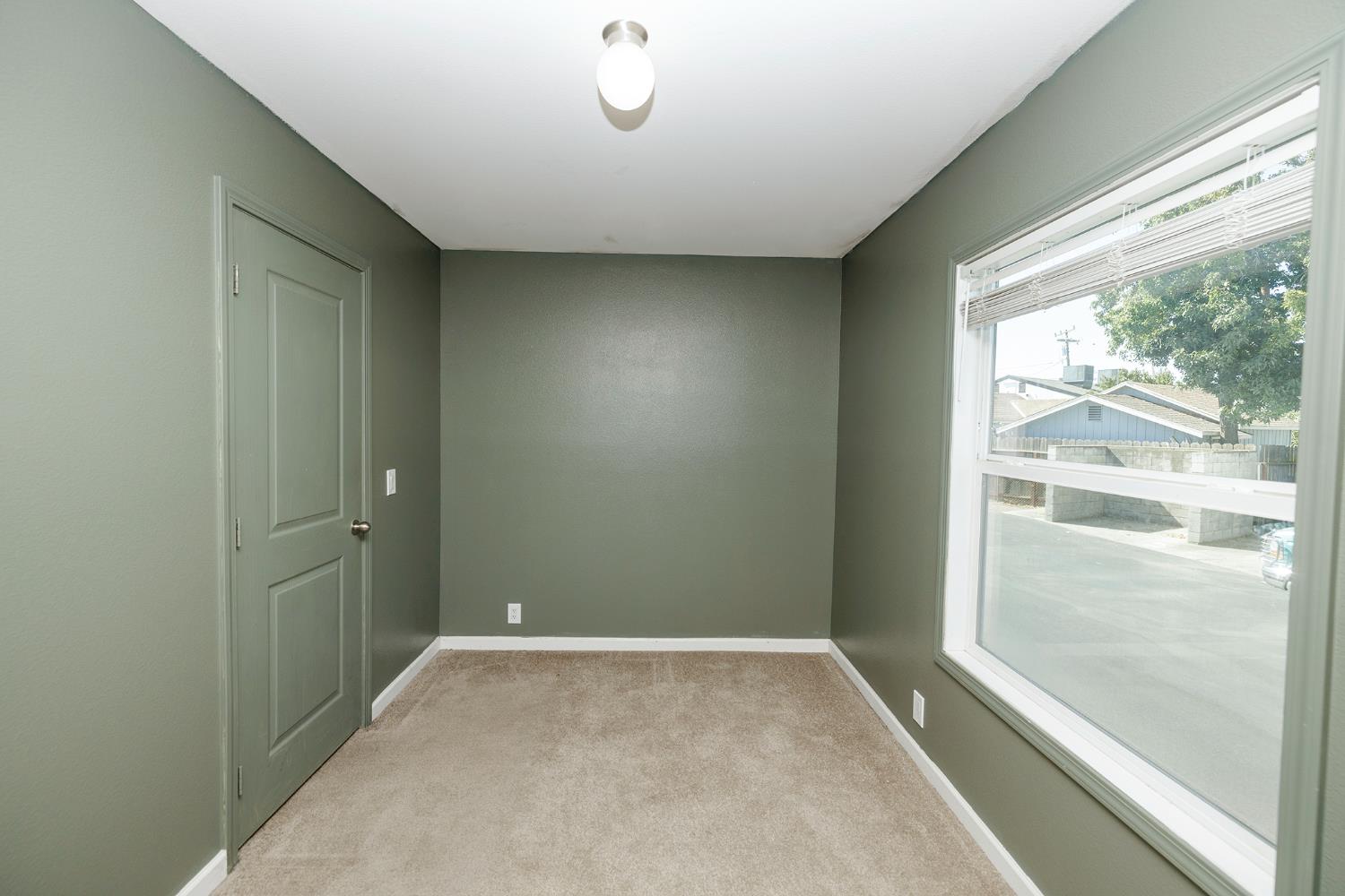 927 E F St #4, Oakdale, CA 95361