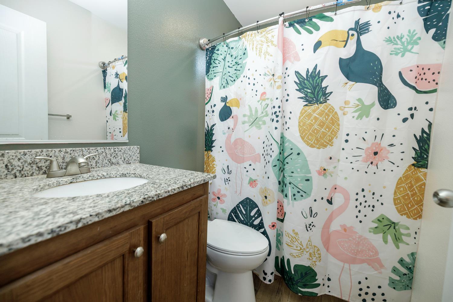 927 E F St #4, Oakdale, CA 95361