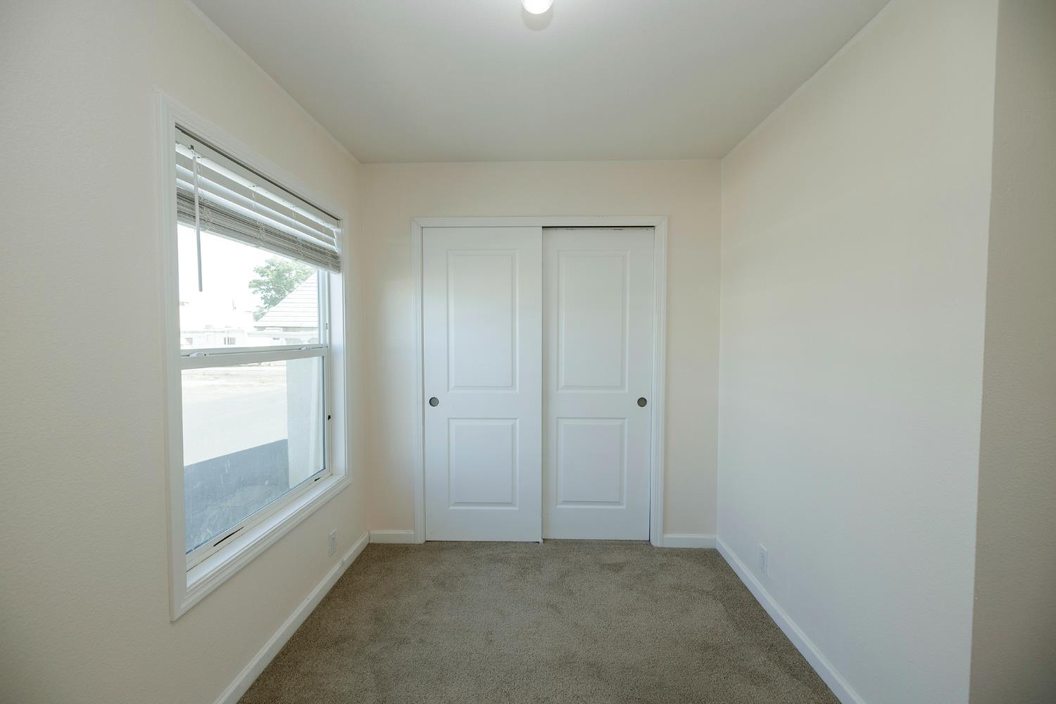 927 E F St #4, Oakdale, CA 95361