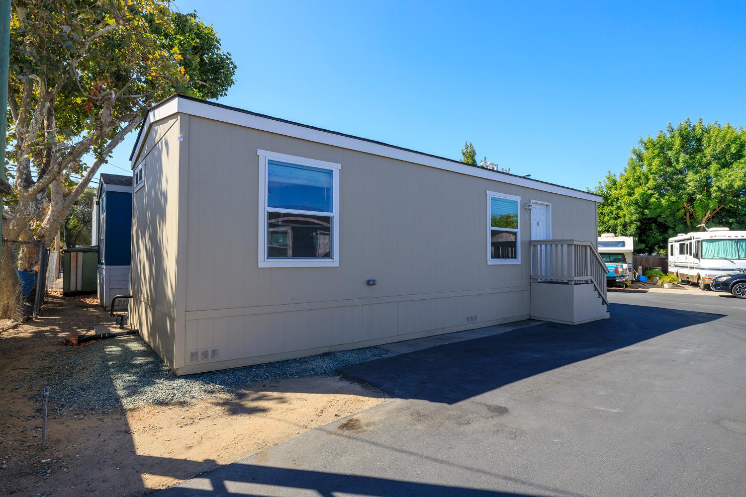 927 E F St #4, Oakdale, CA 95361