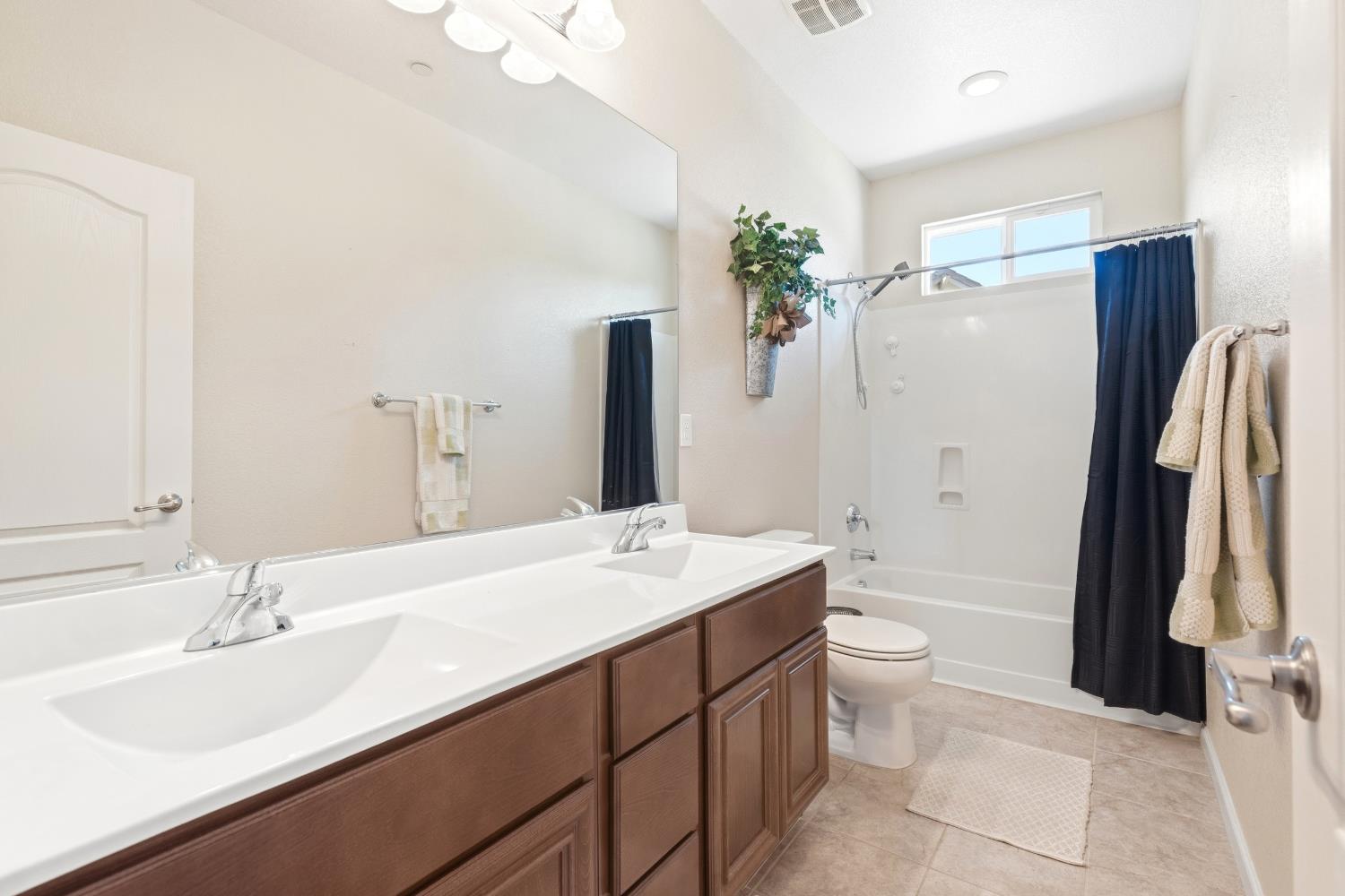 7612 Nannos Ct, Hughson, CA 95326