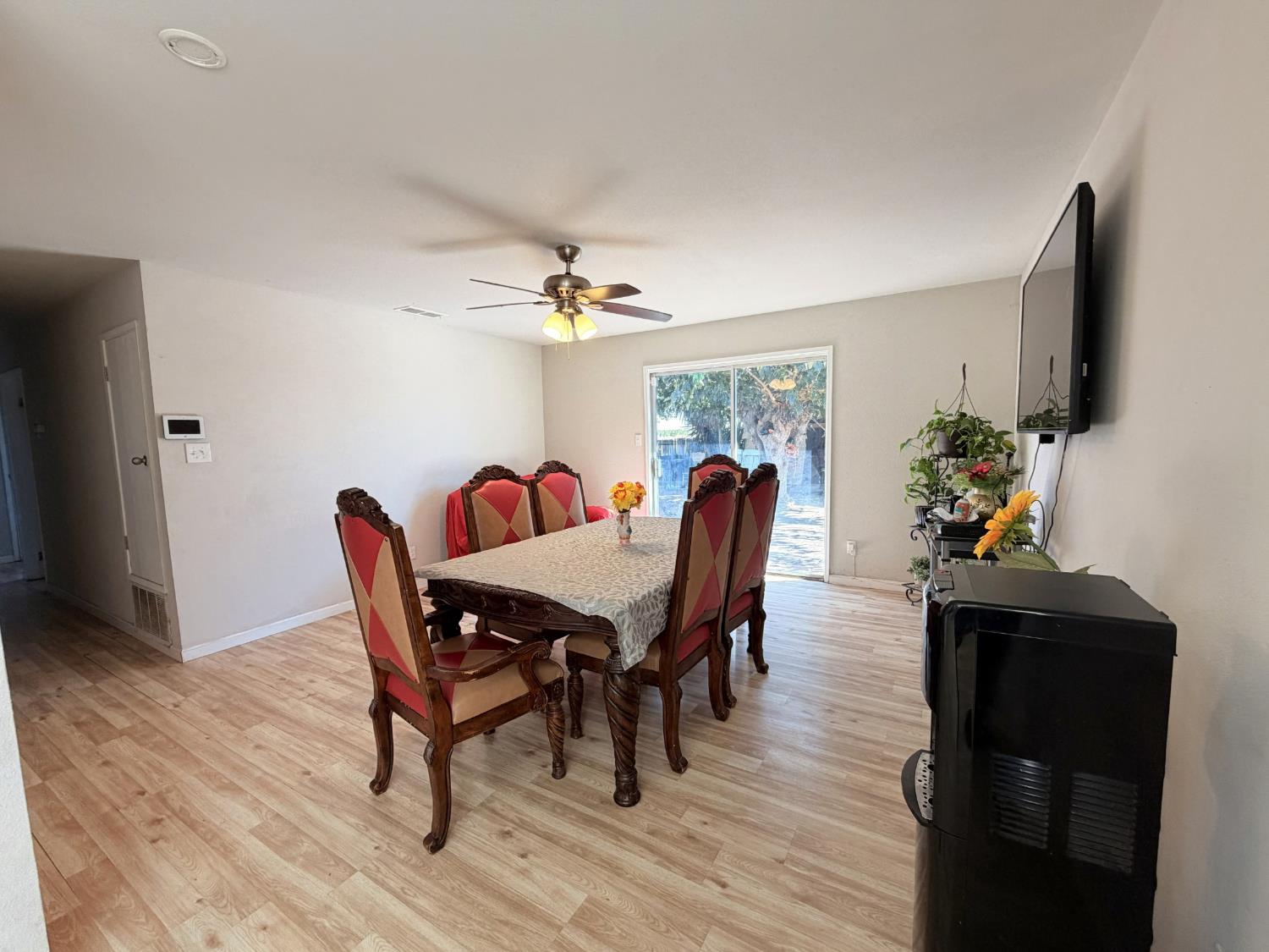44 Fairview Ave, Gustine, CA 95322