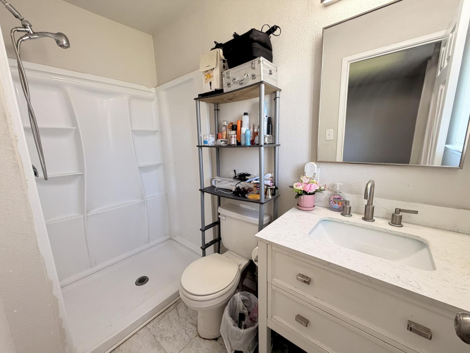 44 Fairview Ave, Gustine, CA 95322