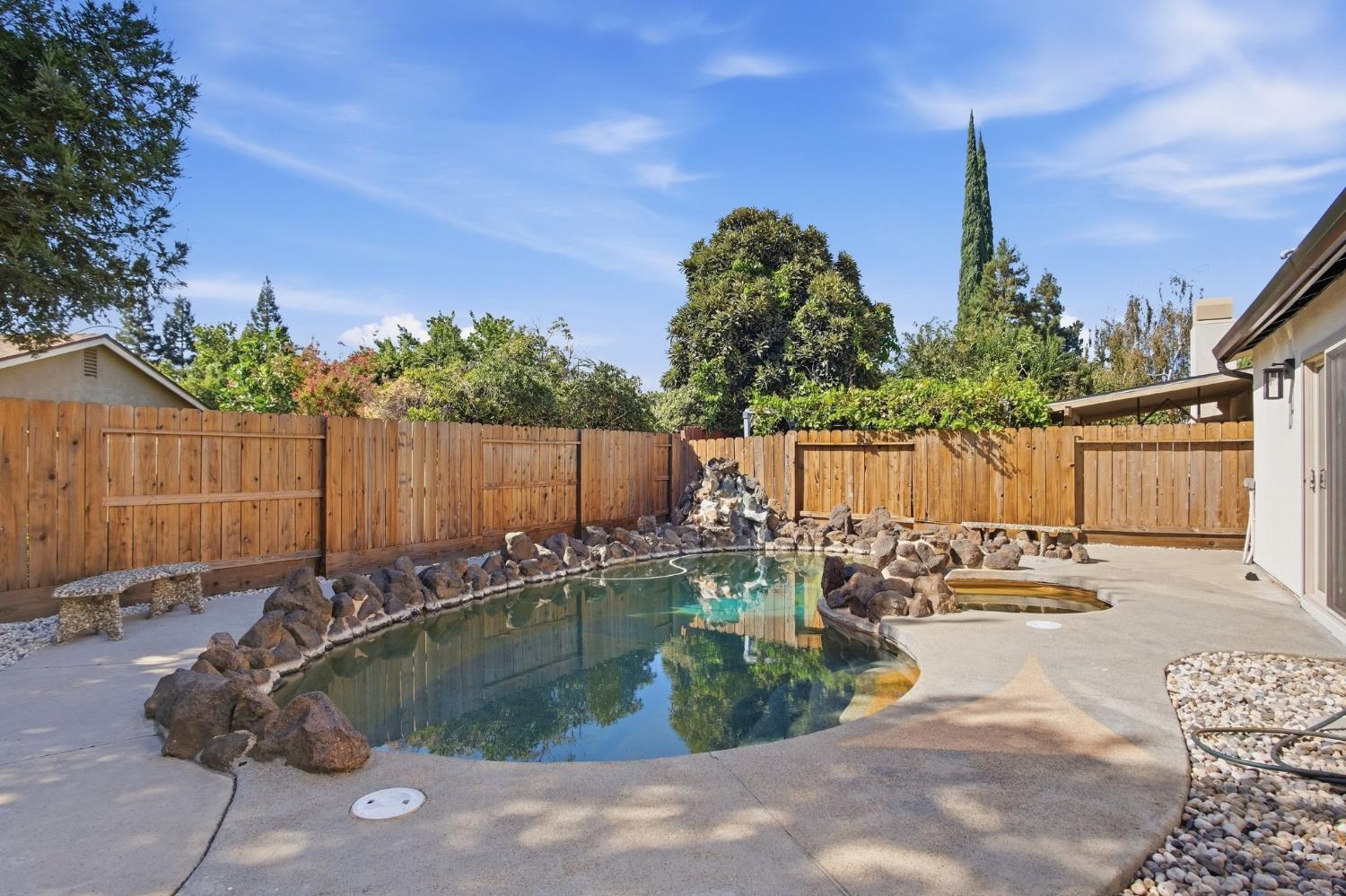 1909 Temescal Dr, Modesto, CA 95355