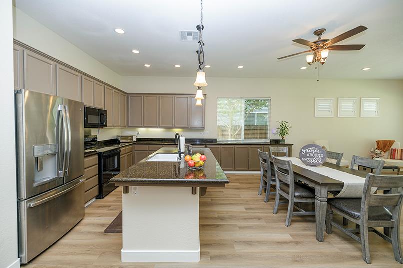 2713 Doubloon St, Riverbank, CA 95367