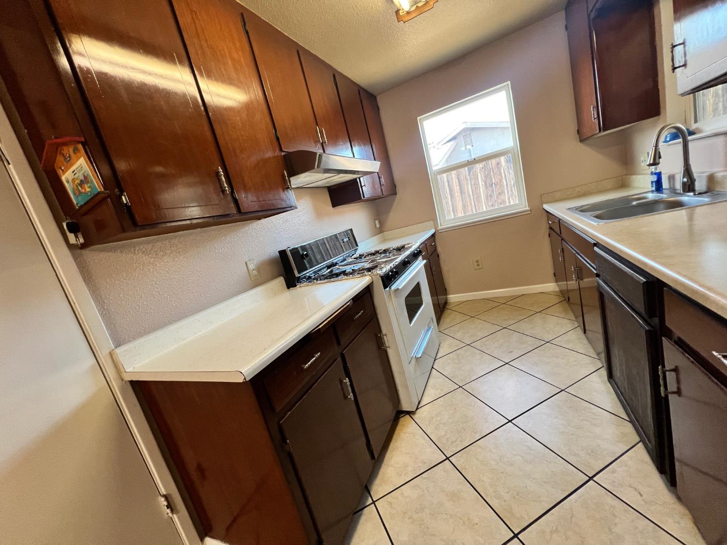 1748 Darwin Ave, Ceres, CA 95307