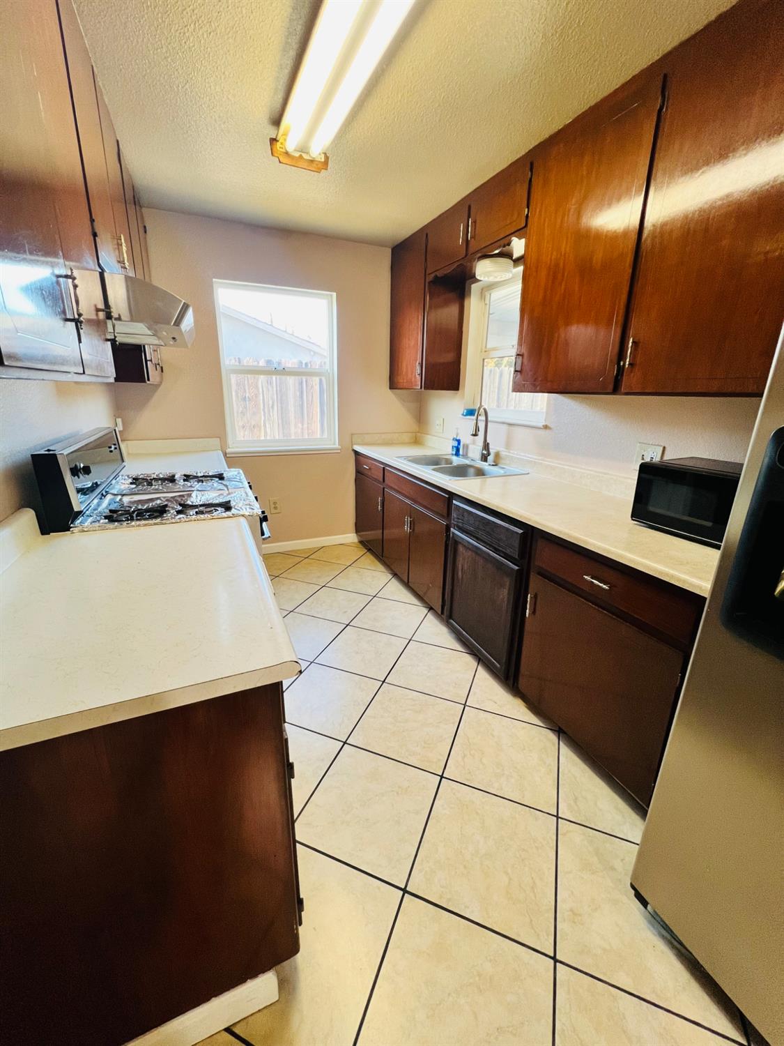 1748 Darwin Ave, Ceres, CA 95307