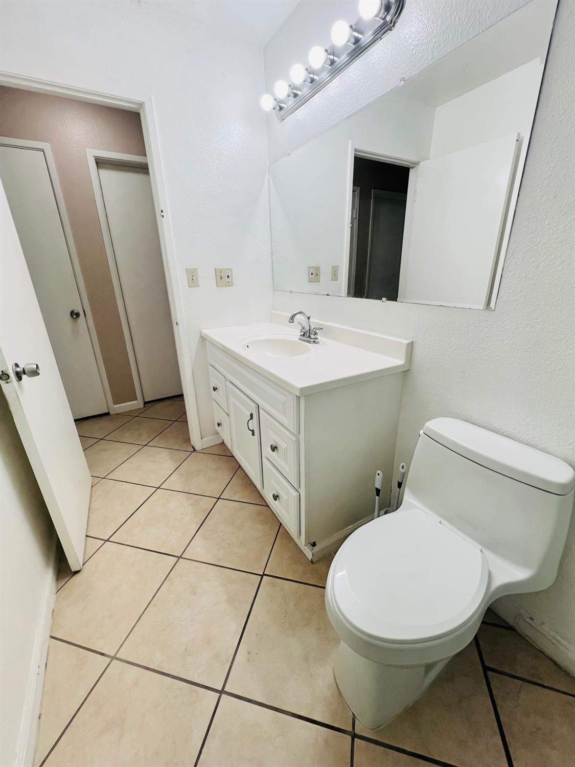1748 Darwin Ave, Ceres, CA 95307