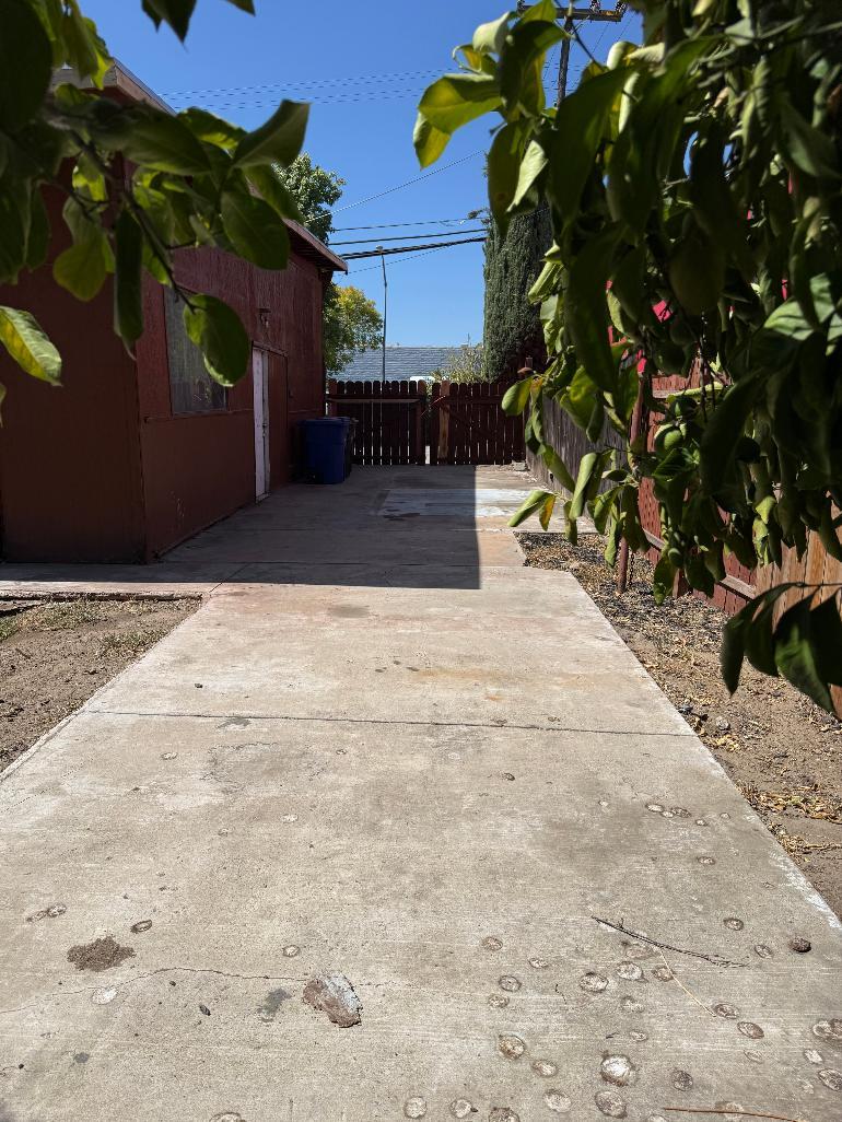 2112 Conant Ave, Modesto, CA 95350