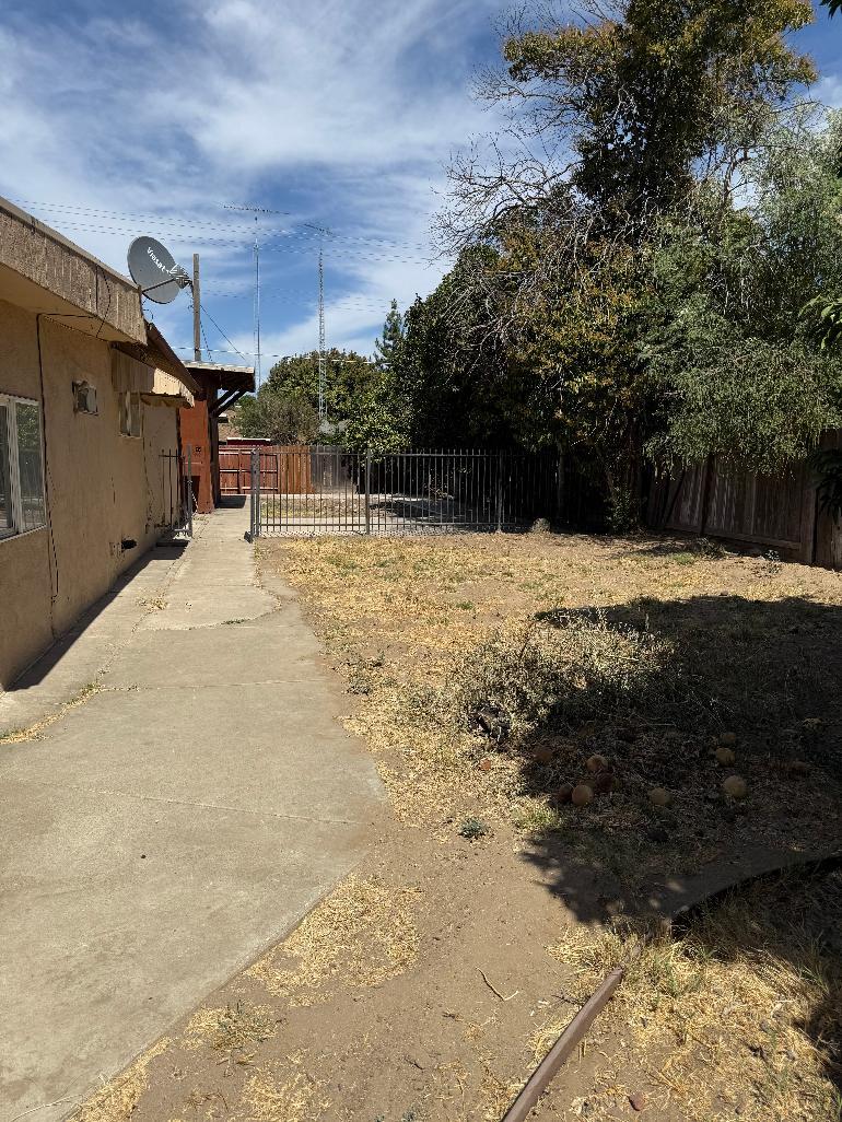2112 Conant Ave, Modesto, CA 95350