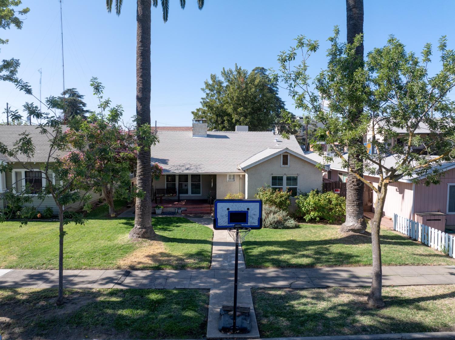 420 W 19th St, Merced, CA 95340