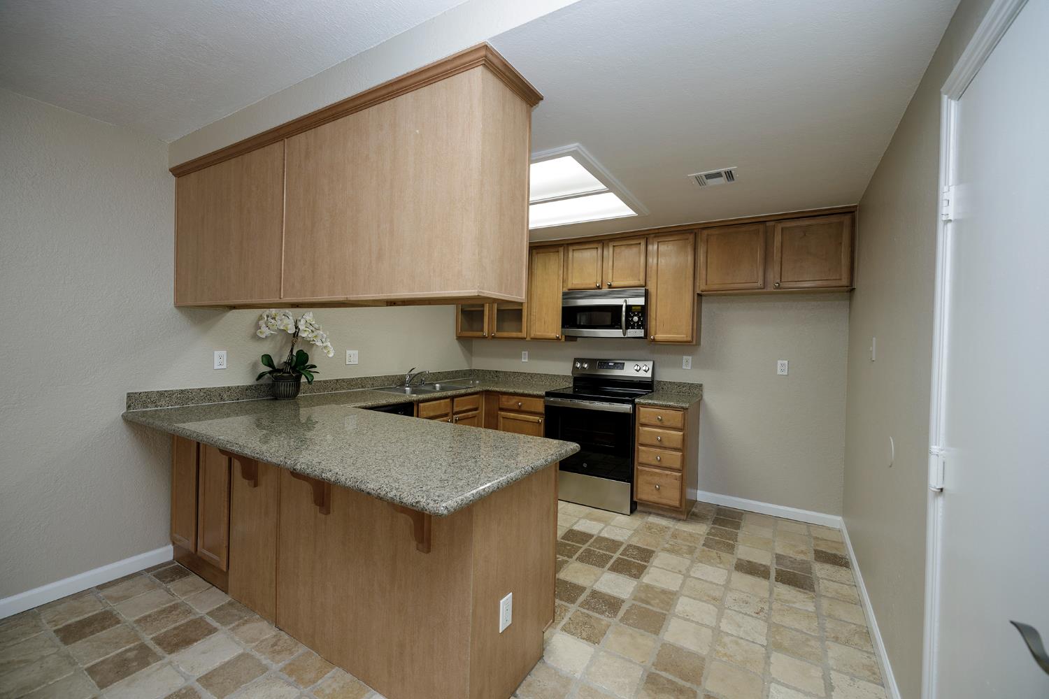 4028 Honey Creek Rd, Modesto, CA 95356