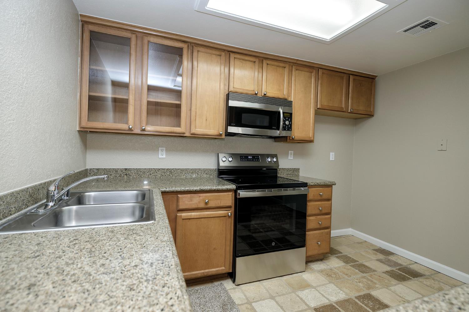 4028 Honey Creek Rd, Modesto, CA 95356