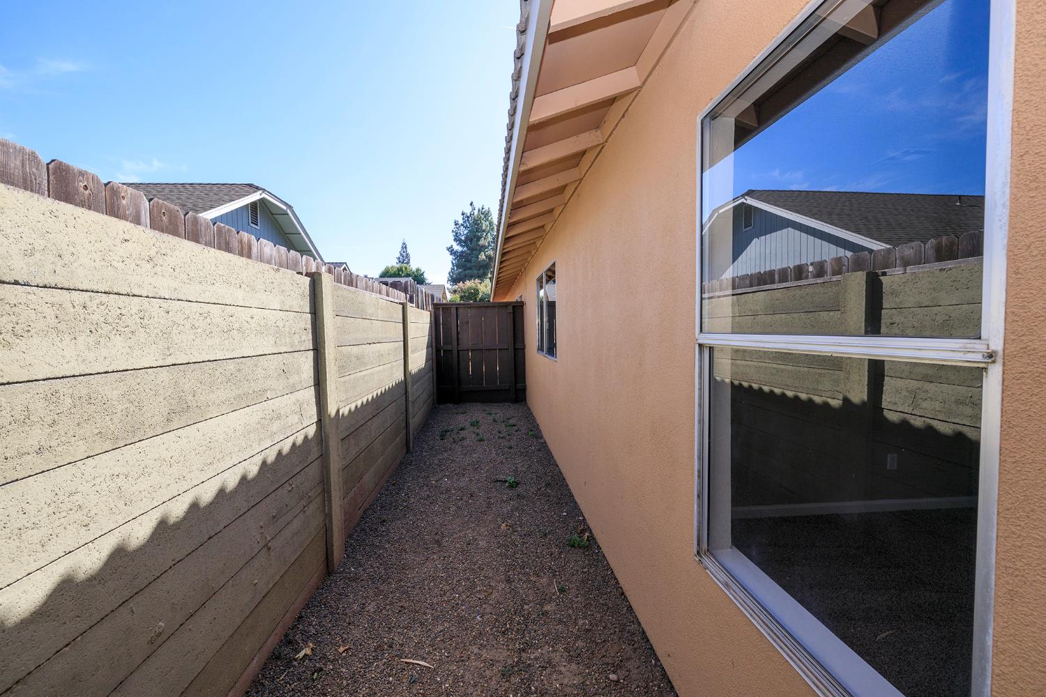 4028 Honey Creek Rd, Modesto, CA 95356