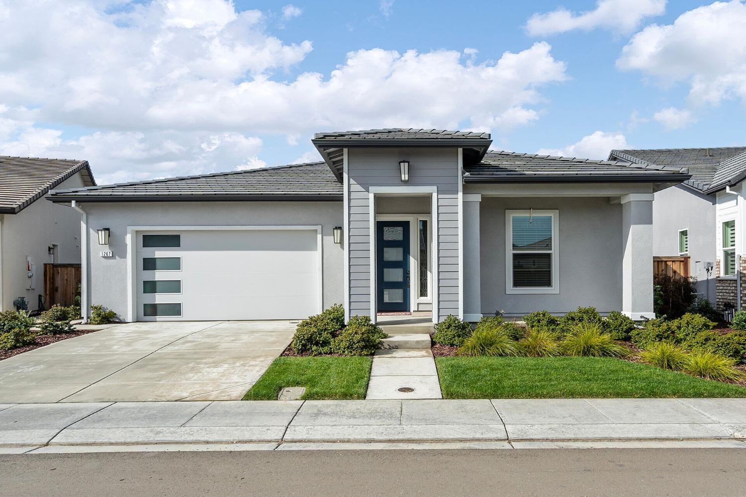 1267 Laurel Dr, Manteca, CA 95336