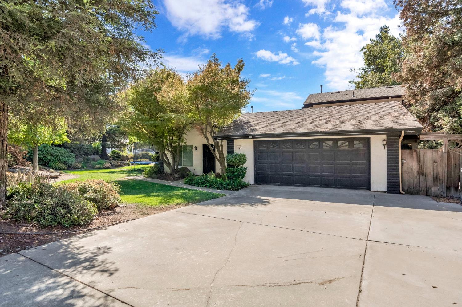 18654 Ridgedale Dr, Madera, CA 93638