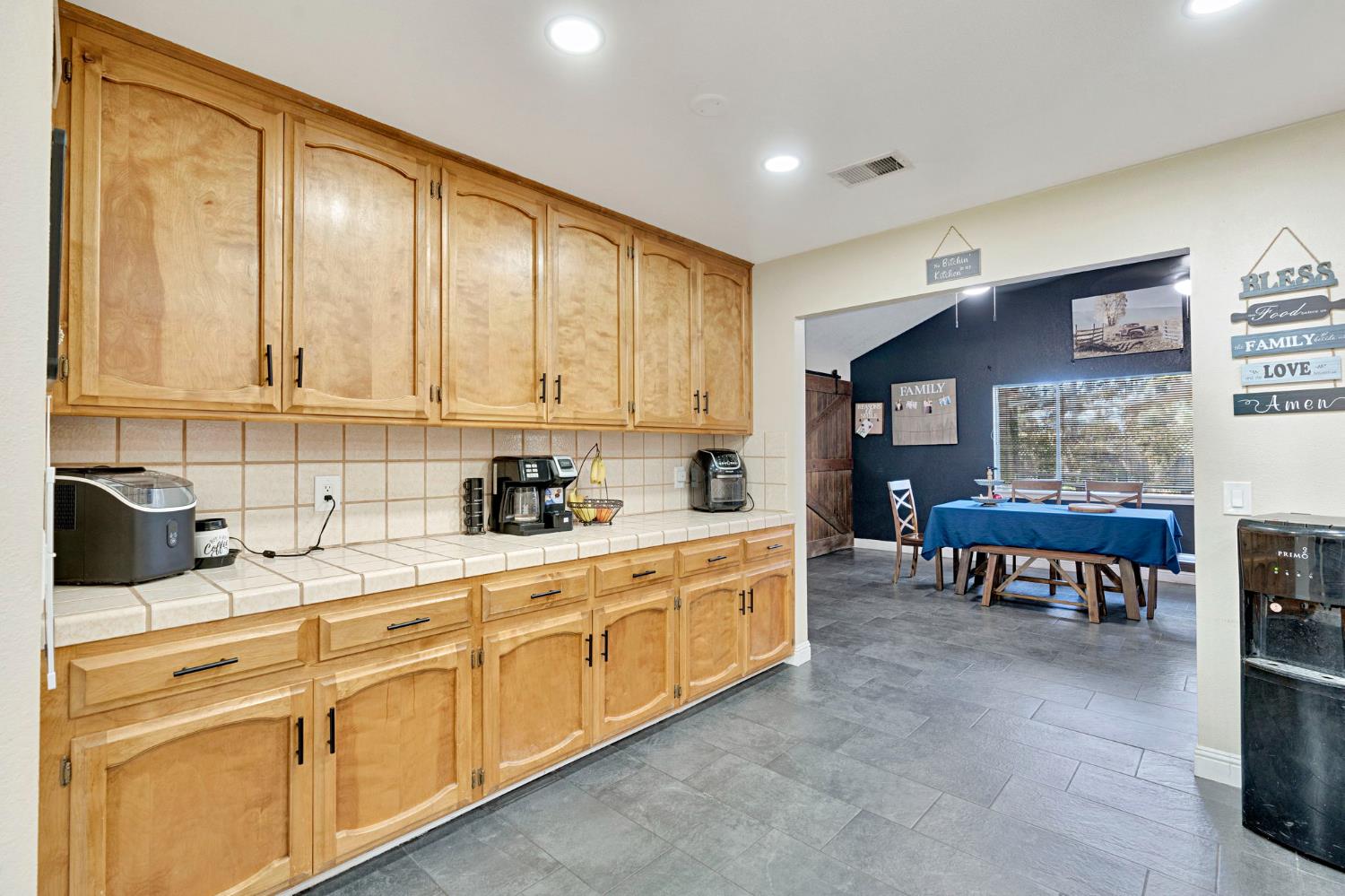 18654 Ridgedale Dr, Madera, CA 93638