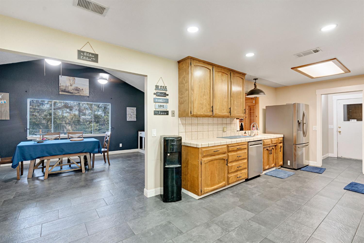18654 Ridgedale Dr, Madera, CA 93638
