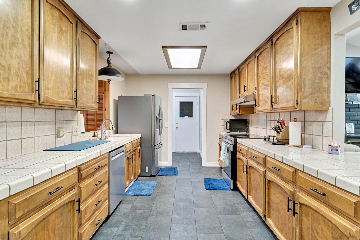 18654 Ridgedale Dr, Madera, CA 93638