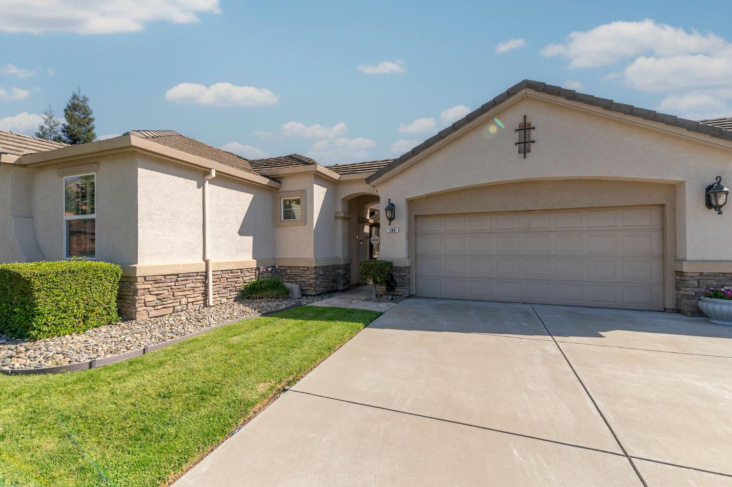190 Kentucky Ct, Manteca, CA 95337