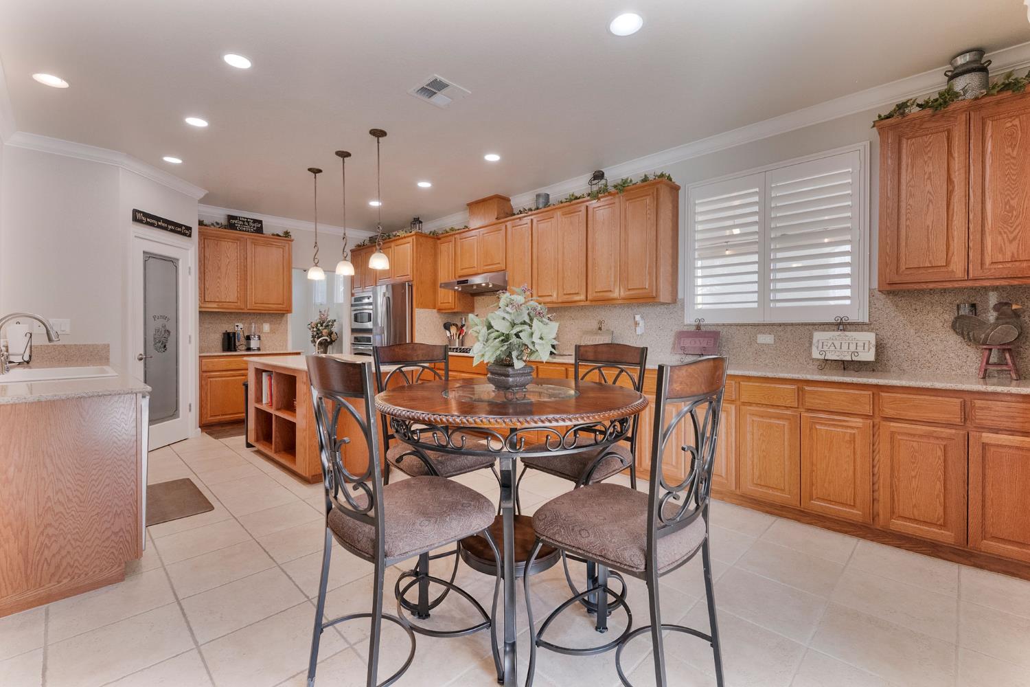 190 Kentucky Ct, Manteca, CA 95337