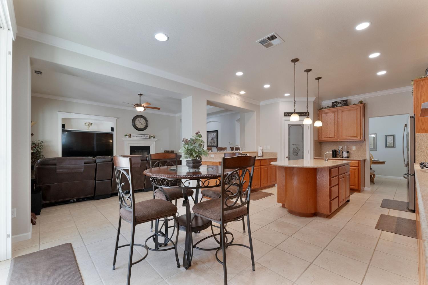 190 Kentucky Ct, Manteca, CA 95337