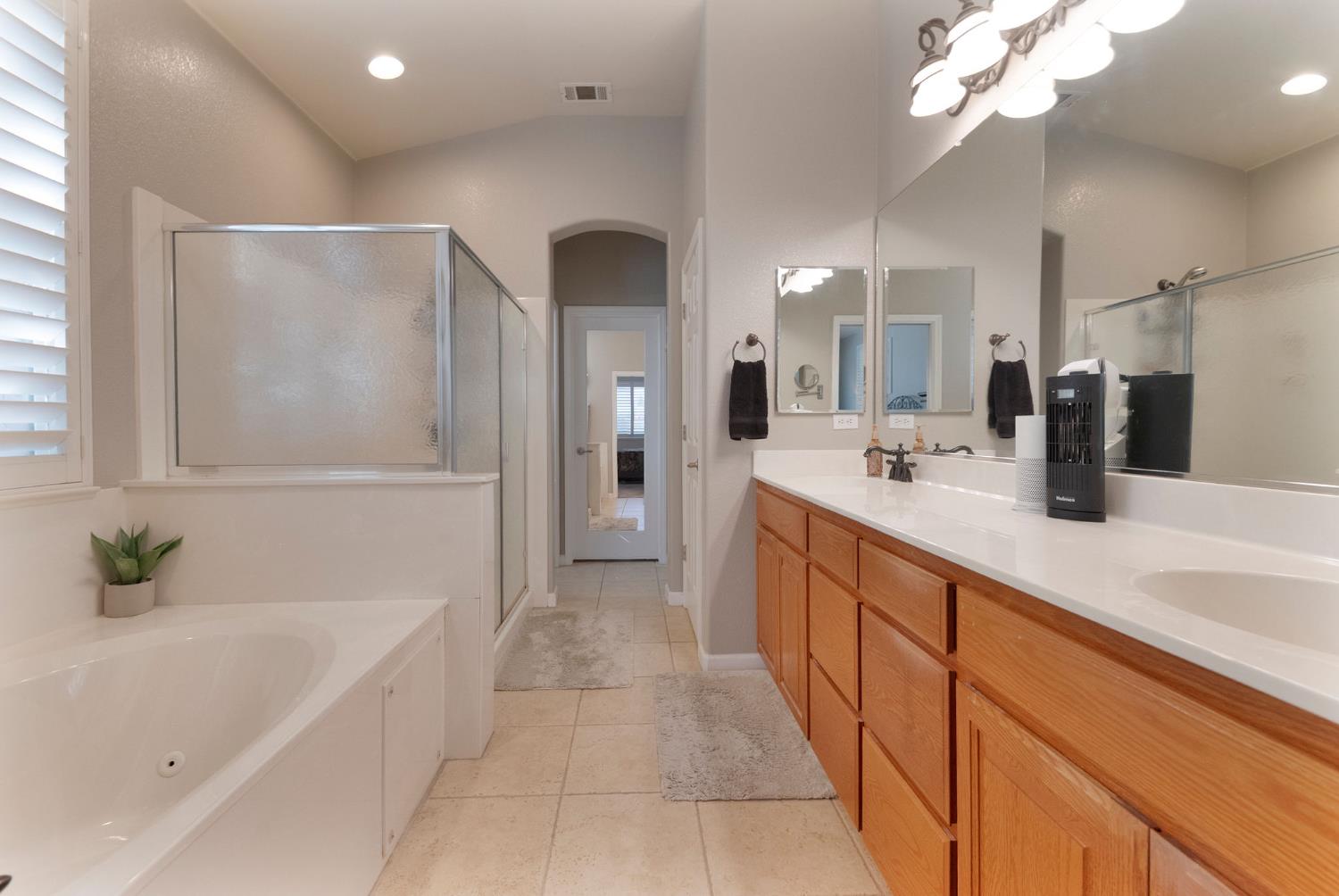 190 Kentucky Ct, Manteca, CA 95337