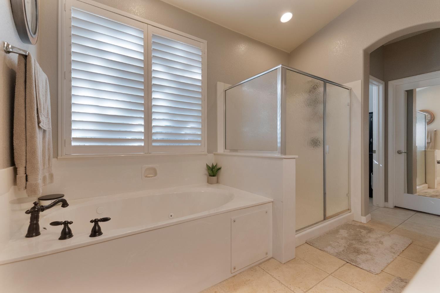 190 Kentucky Ct, Manteca, CA 95337