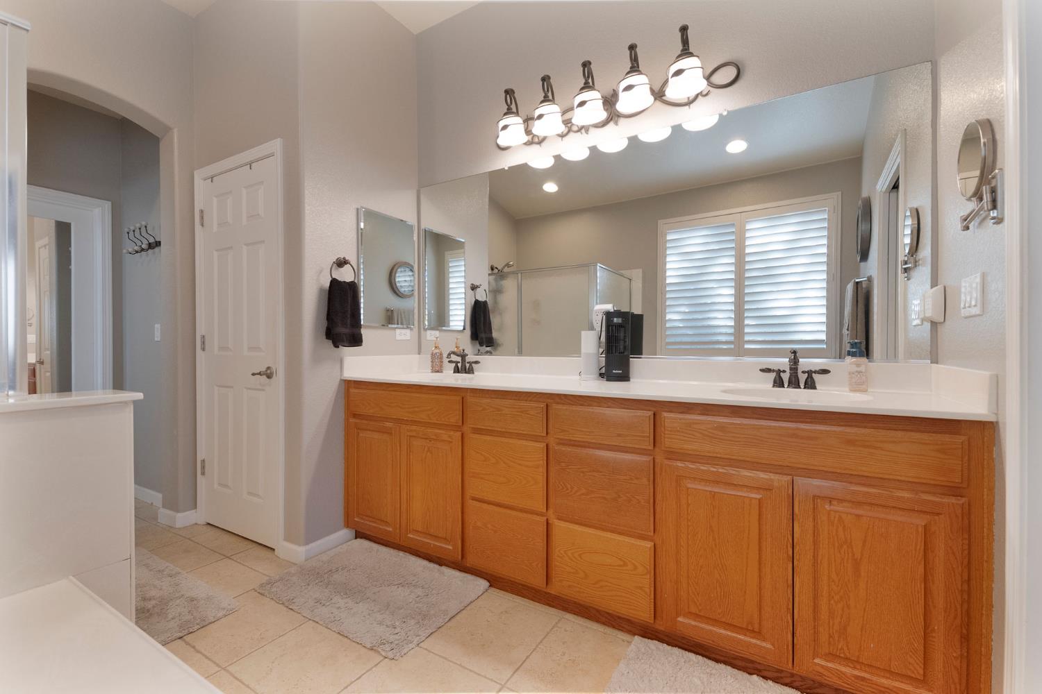 190 Kentucky Ct, Manteca, CA 95337