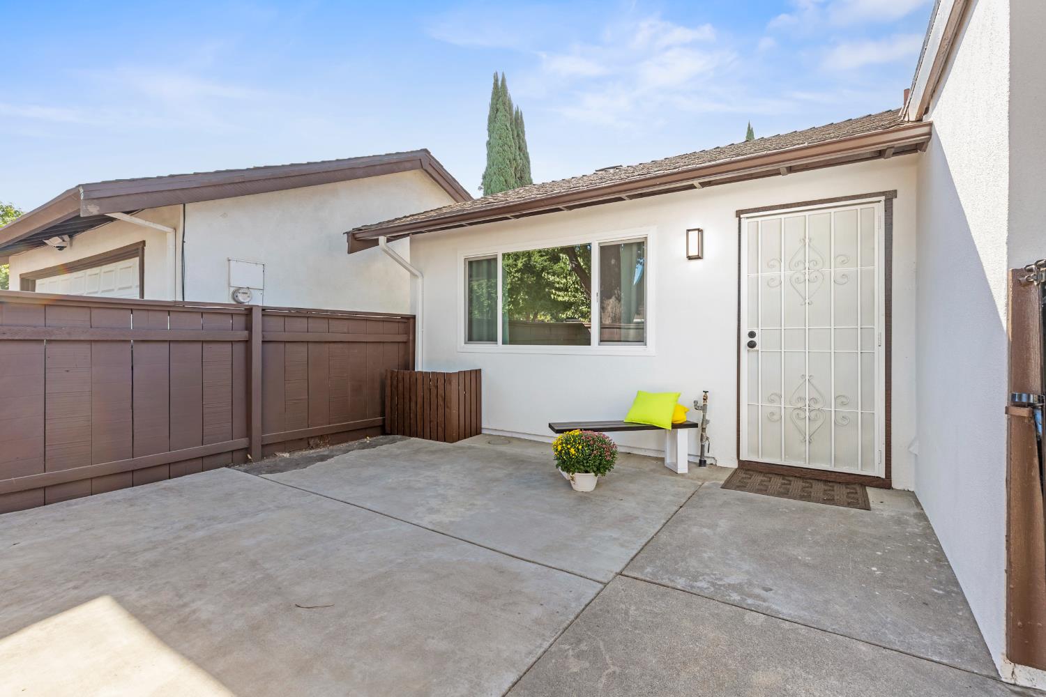 305 Del Prado Ct, Modesto, CA 95354