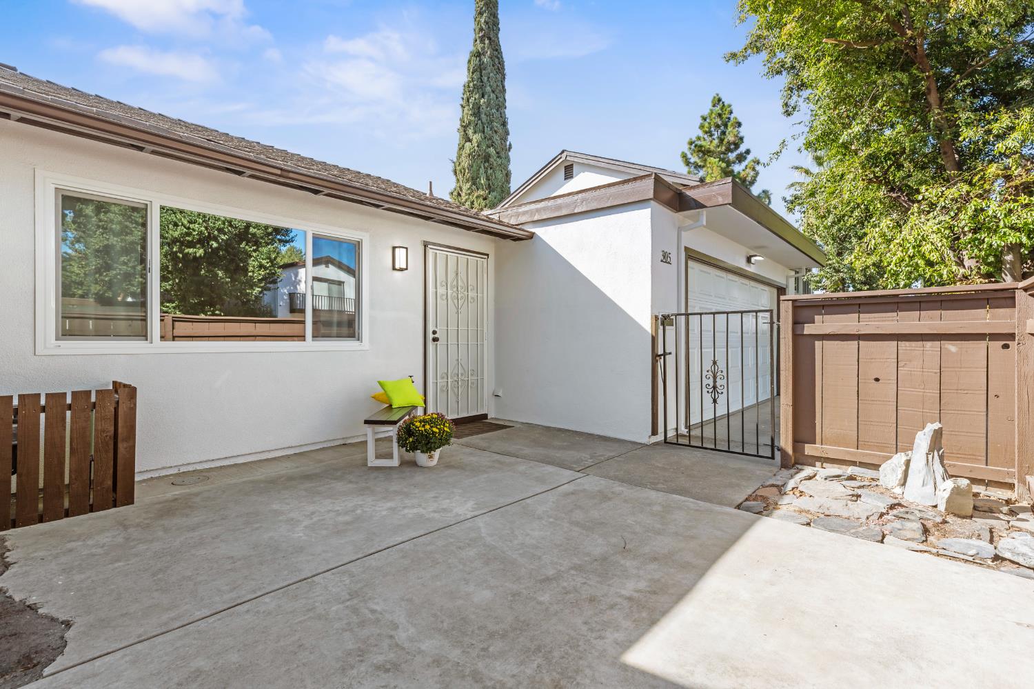 305 Del Prado Ct, Modesto, CA 95354