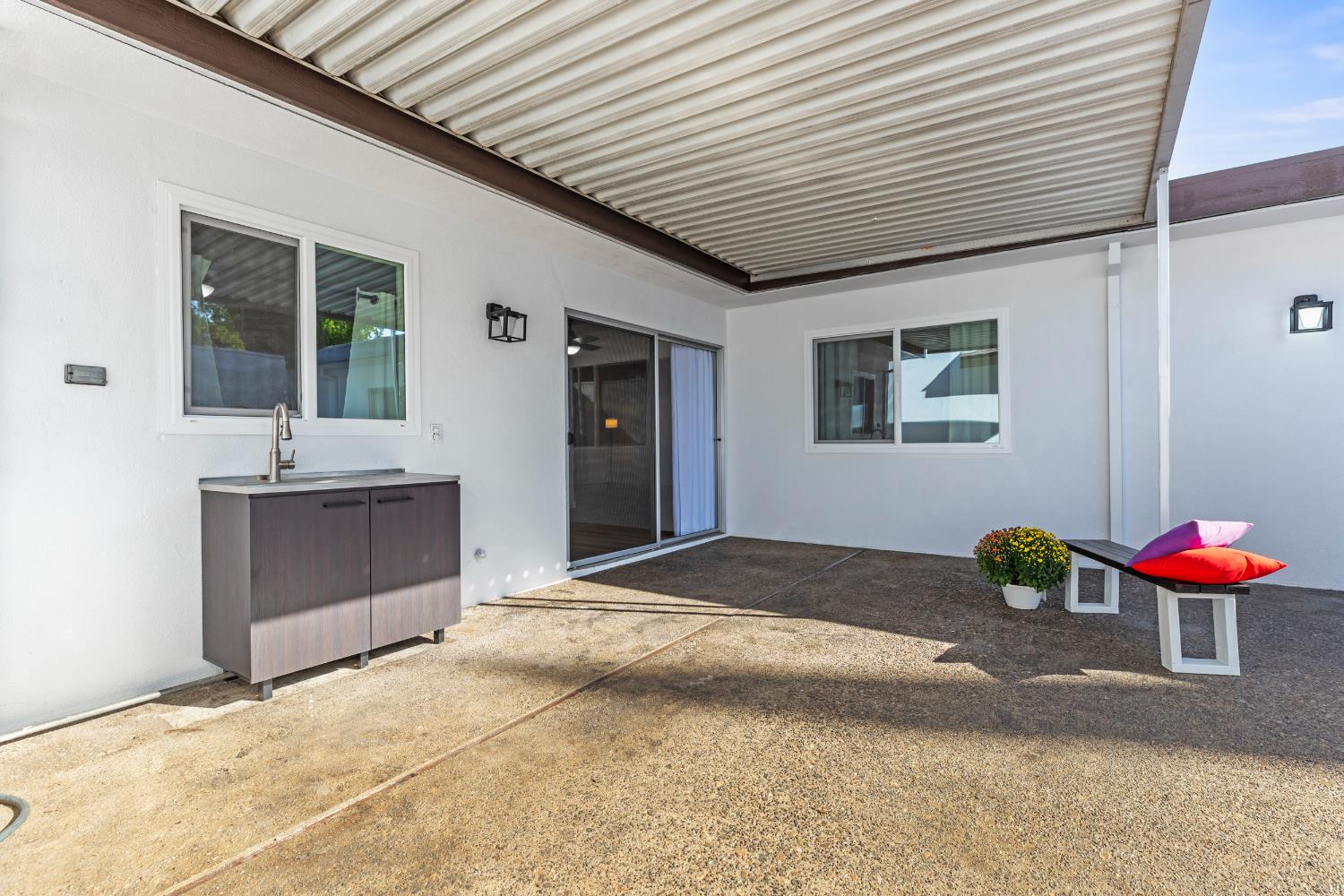 305 Del Prado Ct, Modesto, CA 95354
