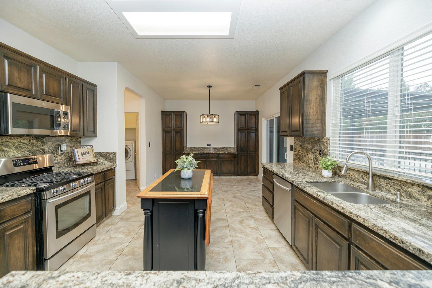 2217 Lionudakis Ct, Modesto, CA 95355