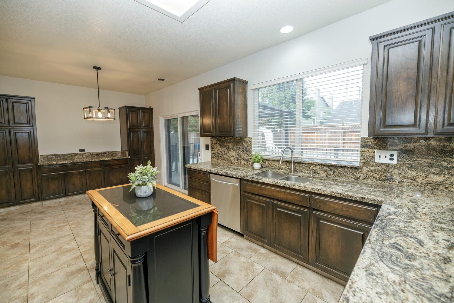 2217 Lionudakis Ct, Modesto, CA 95355