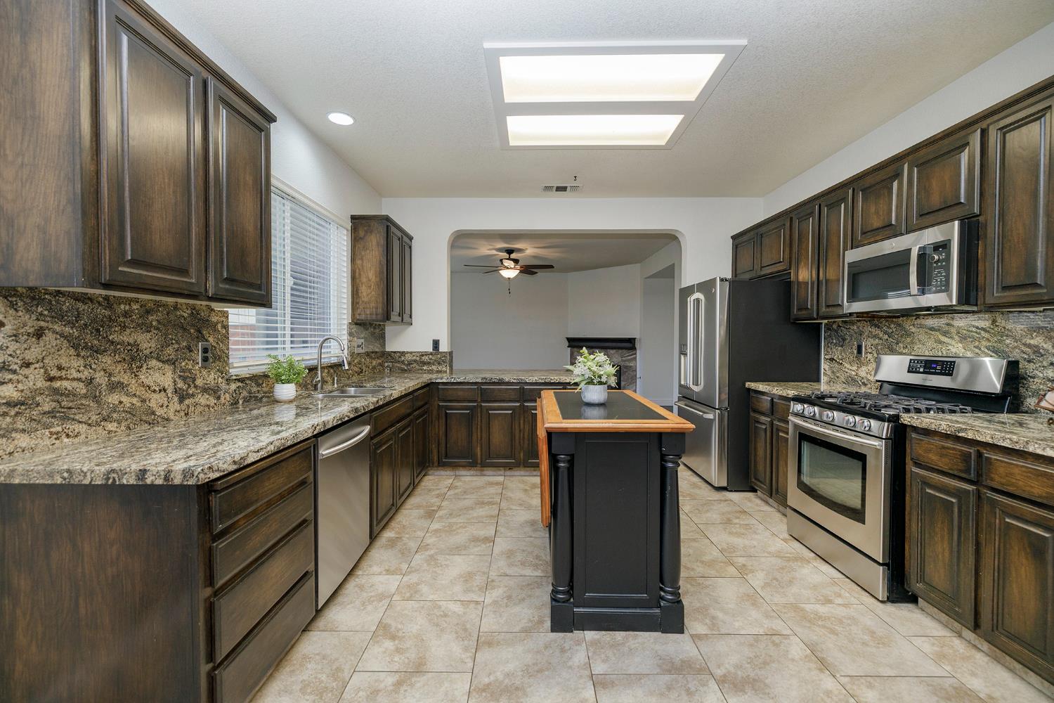 2217 Lionudakis Ct, Modesto, CA 95355