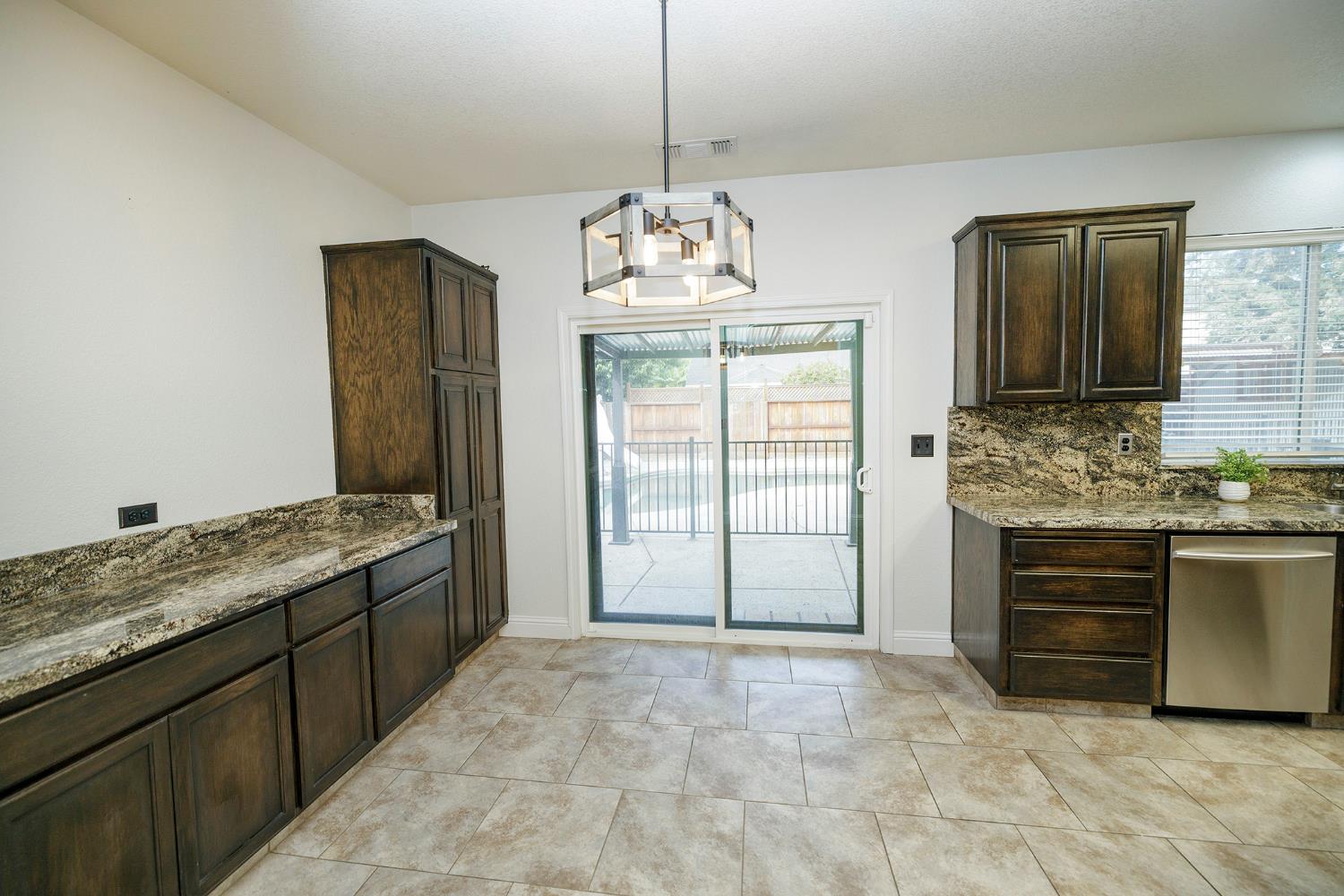 2217 Lionudakis Ct, Modesto, CA 95355