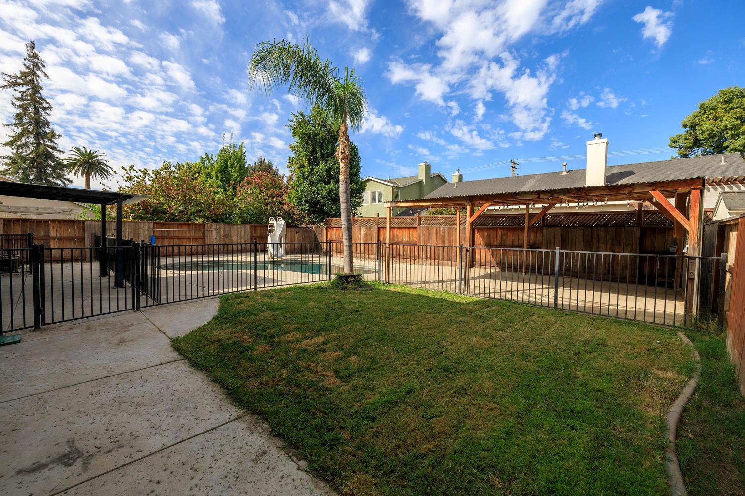 2217 Lionudakis Ct, Modesto, CA 95355